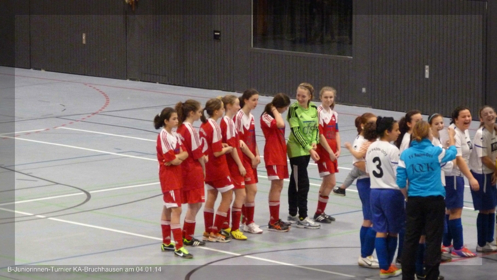 tl_files/tsv_goetzingen/image/Fussball Maedchen/2014/Turnier in KA Januar/Siegerfehrung.jpg